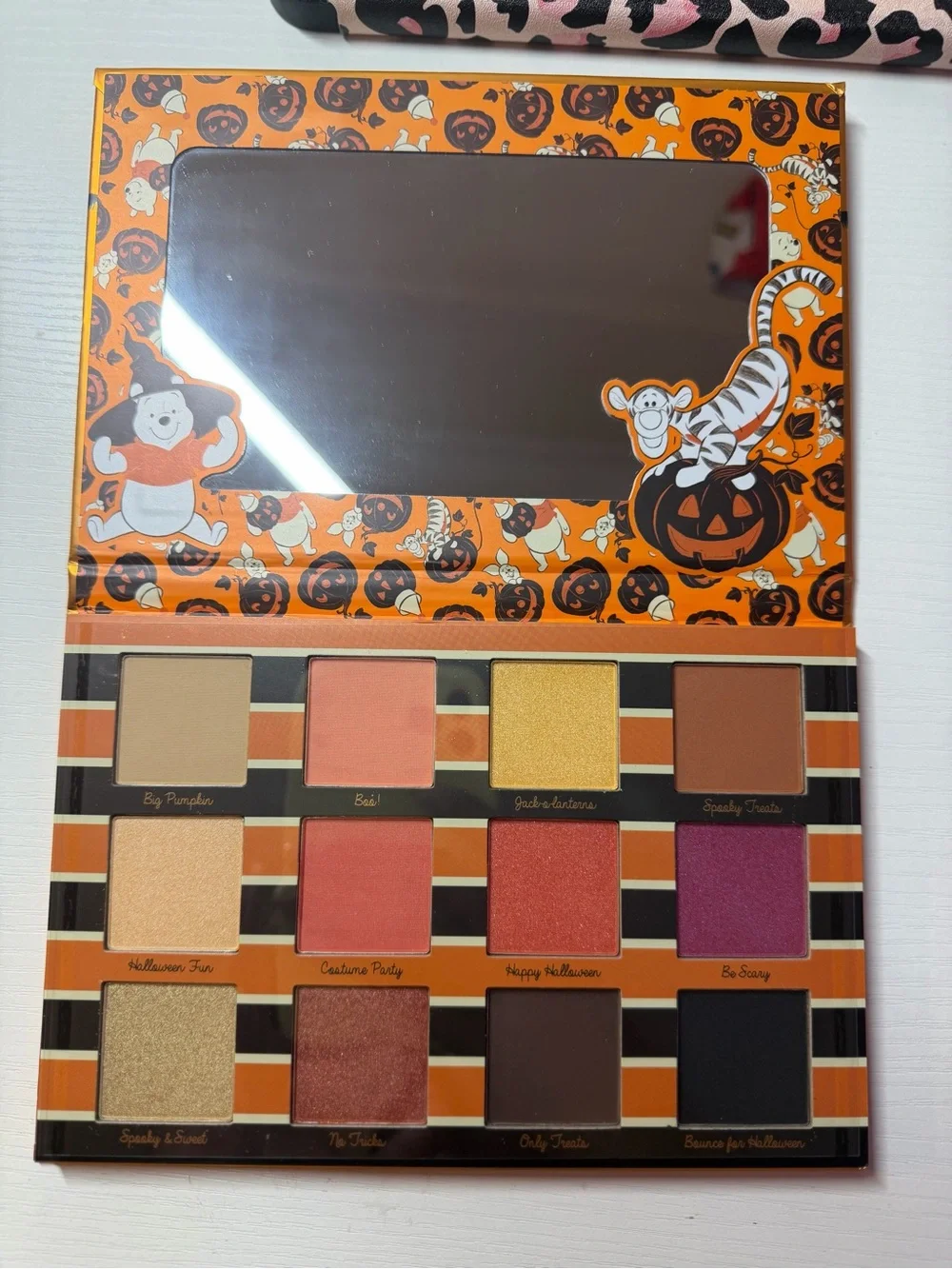 Disney Winnie the Pooh Halloween Eyeshadow Palette - Orange & Black